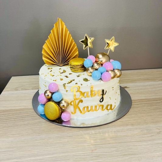 luxurious gold-themed cake
